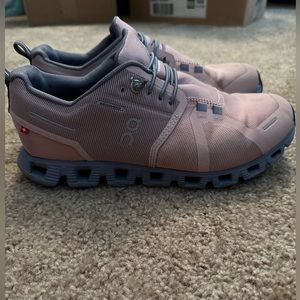 Used Women’s On Running Cloud 5 Waterproof in Pink